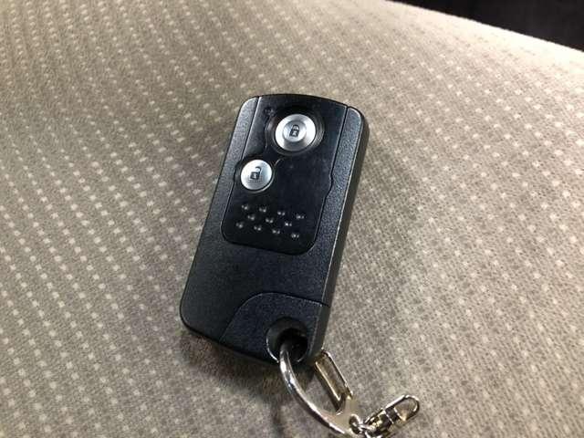 G バックカメラ/CD再生可能 セキュリティ AC パワステ 運転席エアバッグ ABS付き PW ベンチシート キーレス付 スマキー バックモニター付 運転席助手席エアバッグ CD再生可能 HIDライト(17枚目)