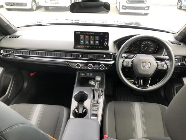 シビック ＬＸ　登録済未使用車　クルコン　リアカメラ　横滑り防止装置　禁煙車　１オーナー　ソナー　ターボ車　シートヒーター　オートエアコン　サイドエアバッグ　パワーウィンドウ　ＡＢＳ　スマートキー　エアバッグ　地デジ（3枚目）
