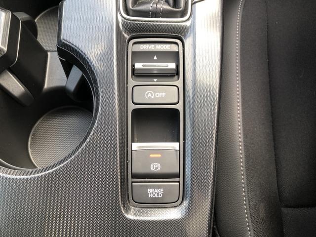 シビック ＬＸ　登録済未使用車　クルコン　リアカメラ　横滑り防止装置　禁煙車　１オーナー　ソナー　ターボ車　シートヒーター　オートエアコン　サイドエアバッグ　パワーウィンドウ　ＡＢＳ　スマートキー　エアバッグ　地デジ（12枚目）