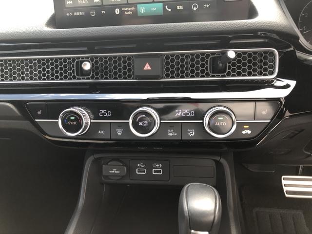 シビック ＬＸ　登録済未使用車　クルコン　リアカメラ　横滑り防止装置　禁煙車　１オーナー　ソナー　ターボ車　シートヒーター　オートエアコン　サイドエアバッグ　パワーウィンドウ　ＡＢＳ　スマートキー　エアバッグ　地デジ（14枚目）