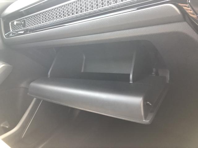 シビック ＬＸ　登録済未使用車　クルコン　リアカメラ　横滑り防止装置　禁煙車　１オーナー　ソナー　ターボ車　シートヒーター　オートエアコン　サイドエアバッグ　パワーウィンドウ　ＡＢＳ　スマートキー　エアバッグ　地デジ（21枚目）