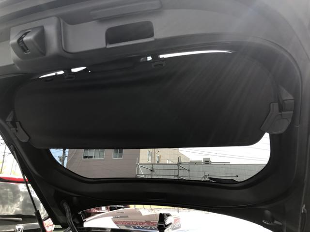 シビック ＬＸ　登録済未使用車　クルコン　リアカメラ　横滑り防止装置　禁煙車　１オーナー　ソナー　ターボ車　シートヒーター　オートエアコン　サイドエアバッグ　パワーウィンドウ　ＡＢＳ　スマートキー　エアバッグ　地デジ（27枚目）