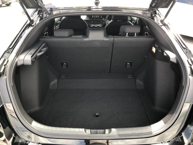 シビック ＬＸ　登録済未使用車　クルコン　リアカメラ　横滑り防止装置　禁煙車　１オーナー　ソナー　ターボ車　シートヒーター　オートエアコン　サイドエアバッグ　パワーウィンドウ　ＡＢＳ　スマートキー　エアバッグ　地デジ（28枚目）