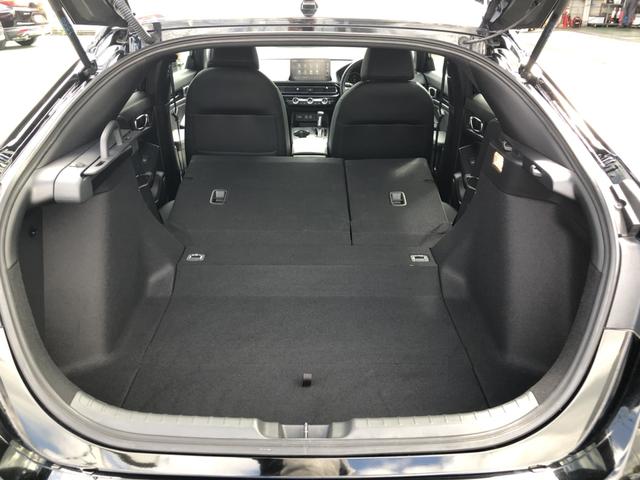 シビック ＬＸ　登録済未使用車　クルコン　リアカメラ　横滑り防止装置　禁煙車　１オーナー　ソナー　ターボ車　シートヒーター　オートエアコン　サイドエアバッグ　パワーウィンドウ　ＡＢＳ　スマートキー　エアバッグ　地デジ（29枚目）