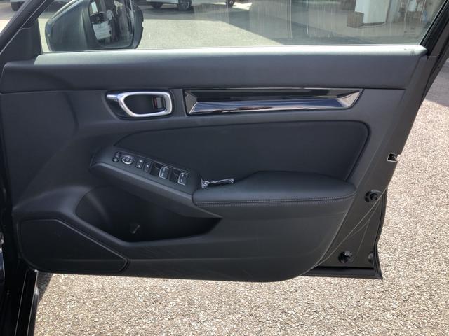 シビック ＬＸ　登録済未使用車　クルコン　リアカメラ　横滑り防止装置　禁煙車　１オーナー　ソナー　ターボ車　シートヒーター　オートエアコン　サイドエアバッグ　パワーウィンドウ　ＡＢＳ　スマートキー　エアバッグ　地デジ（59枚目）