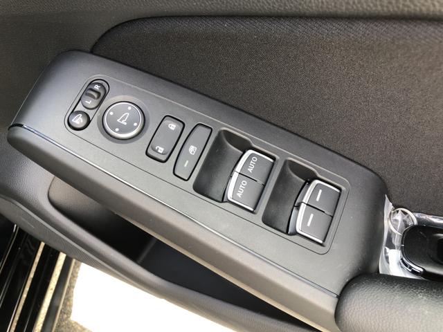 シビック ＬＸ　登録済未使用車　クルコン　リアカメラ　横滑り防止装置　禁煙車　１オーナー　ソナー　ターボ車　シートヒーター　オートエアコン　サイドエアバッグ　パワーウィンドウ　ＡＢＳ　スマートキー　エアバッグ　地デジ（60枚目）