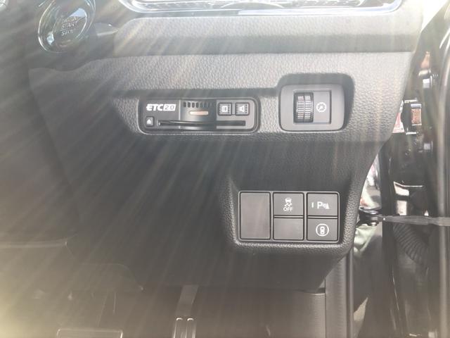 シビック ＬＸ　登録済未使用車　クルコン　リアカメラ　横滑り防止装置　禁煙車　１オーナー　ソナー　ターボ車　シートヒーター　オートエアコン　サイドエアバッグ　パワーウィンドウ　ＡＢＳ　スマートキー　エアバッグ　地デジ（64枚目）