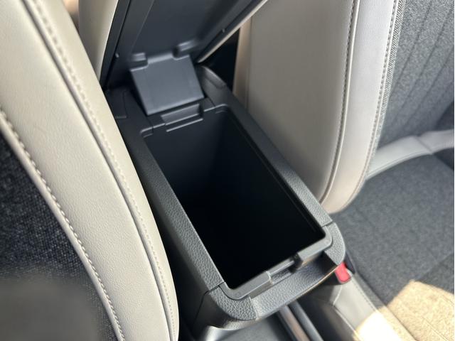 フィット ホーム２０周年特別仕様車メゾン　試乗車アップ　純正ナビ　ＬＥＤ　アルミホイール　シートヒーター　ワンオーナー　禁煙車　衝突被害軽減システム　地デジ　パーキングセンサー　アイドリングストップ　クルーズコントロール　スマートキーシステム（21枚目）