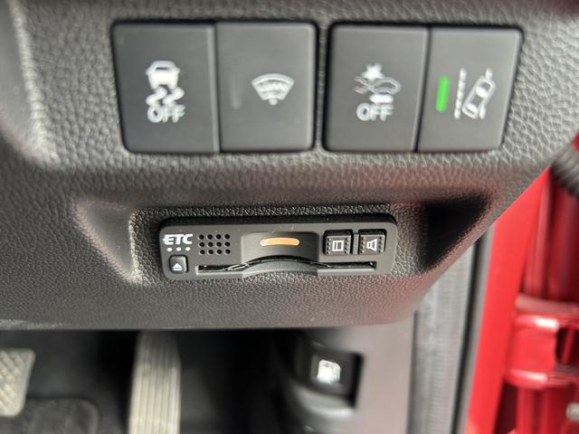 フリード＋ クロスター・ホンダセンシング　純正ナビ　ＥＴＣ　フロントドラレコ　シートヒーター　衝突軽減ブレーキ　リモコンキー　両側ＰＳＤ　１オーナー　整備記録簿　禁煙　オートクルーズコントロール　ＶＳＡ　エコアイドル　オートエアコン　Ｒカメラ（8枚目）