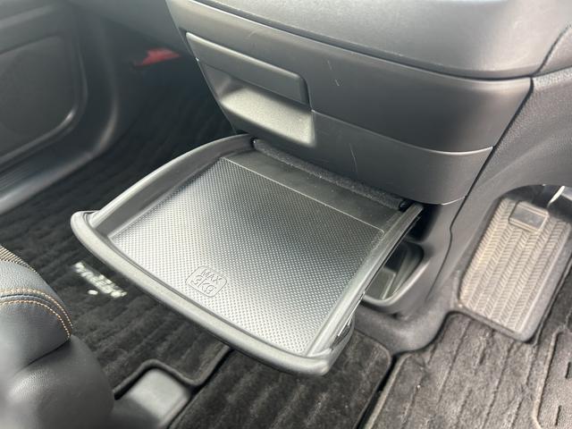 フリード＋ クロスター・ホンダセンシング　純正ナビ　ＥＴＣ　フロントドラレコ　シートヒーター　衝突軽減ブレーキ　リモコンキー　両側ＰＳＤ　１オーナー　整備記録簿　禁煙　オートクルーズコントロール　ＶＳＡ　エコアイドル　オートエアコン　Ｒカメラ（24枚目）