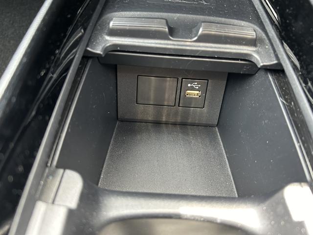 アクア Ｇ　レンタカーアップ　純正ナビ　ＥＴＣ　ドラレコ　禁煙車　Ｒカメラ　前後センサー　衝突軽減　横滑り防止装置　スマートキー　オートエアコン　アイドルストップ　キーフリ　クルーズコントロール　整備記録簿　ＰＳ（18枚目）