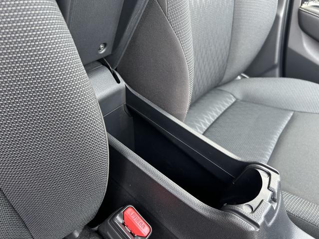 アクア Ｇ　レンタカーアップ　純正ナビ　ＥＴＣ　ドラレコ　禁煙車　Ｒカメラ　前後センサー　衝突軽減　横滑り防止装置　スマートキー　オートエアコン　アイドルストップ　キーフリ　クルーズコントロール　整備記録簿　ＰＳ（20枚目）