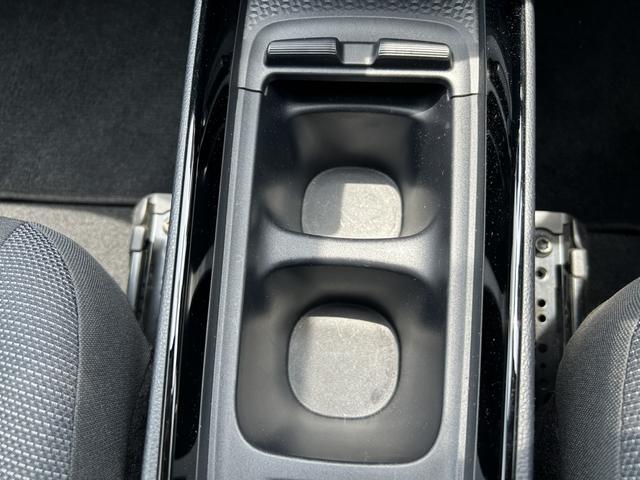 アクア Ｇ　レンタカーアップ　純正ナビ　ＥＴＣ　ドラレコ　禁煙車　Ｒカメラ　前後センサー　衝突軽減　横滑り防止装置　スマートキー　オートエアコン　アイドルストップ　キーフリ　クルーズコントロール　整備記録簿　ＰＳ（23枚目）