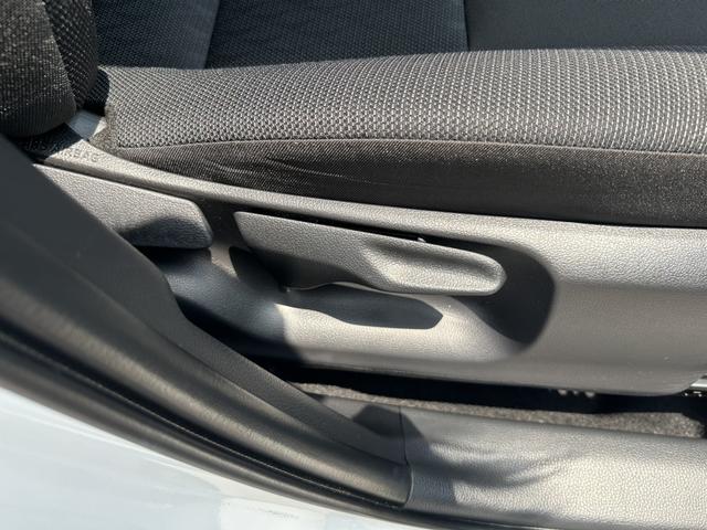 アクア Ｇ　レンタカーアップ　純正ナビ　ＥＴＣ　ドラレコ　禁煙車　Ｒカメラ　前後センサー　衝突軽減　横滑り防止装置　スマートキー　オートエアコン　アイドルストップ　キーフリ　クルーズコントロール　整備記録簿　ＰＳ（60枚目）