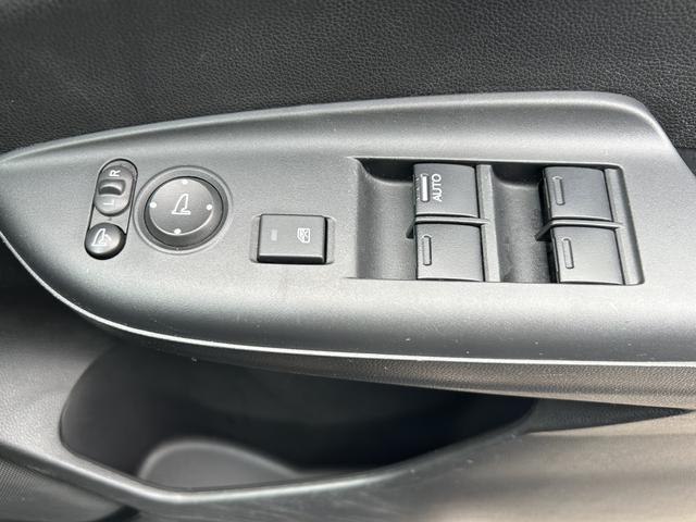 シャトル ハイブリッドＺ　純正ナビ　ＥＴＣ　アルミホイール　シートヒーター　ワンオーナー　禁煙車　記録簿付　フルセグ地デジＴＶ　Ｂカメラ　シートＨ　クルコン　キーフリ　アドバンストキー　ナビＴＶ　盗難防止システム　ＥＣＯＮ（60枚目）