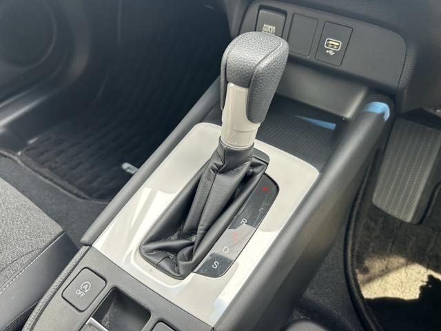 フィット ホーム　純正ナビ　ＥＴＣ　ＬＥＤ　アルミホイール　ワンオーナー　禁煙車　バックカメラ付き　スマキ－　ＵＳＢ　サイドカーテンエアバック　記録簿　キーレス　エアコン　パワステ　ＤＶＤ再生　ＶＳＡ　クルコン　ＡＢＳ（14枚目）