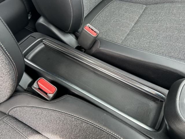 フィット ホーム　純正ナビ　ＥＴＣ　ＬＥＤ　アルミホイール　ワンオーナー　禁煙車　バックカメラ付き　スマキ－　ＵＳＢ　サイドカーテンエアバック　記録簿　キーレス　エアコン　パワステ　ＤＶＤ再生　ＶＳＡ　クルコン　ＡＢＳ（20枚目）
