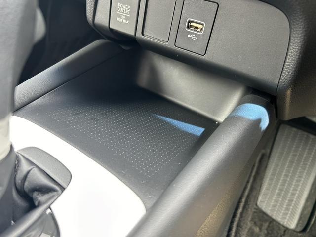 フィット ホーム　純正ナビ　ＥＴＣ　ＬＥＤ　アルミホイール　ワンオーナー　禁煙車　バックカメラ付き　スマキ－　ＵＳＢ　サイドカーテンエアバック　記録簿　キーレス　エアコン　パワステ　ＤＶＤ再生　ＶＳＡ　クルコン　ＡＢＳ（21枚目）
