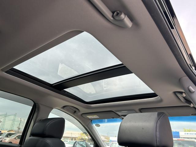 ＣＲ－Ｖ ＥＸ・マスターピース　純正ナビ　ＥＴＣ２．０　ドラレコ　ガラスルーフ　ブラインドスポットインフォメーション　電動シート　記録簿　禁煙車　Ｓルーフ　ワンオーナー車　セキュリティーアラーム　ターボ　ＤＶＤ再生可　フルセグテレビ（30枚目）