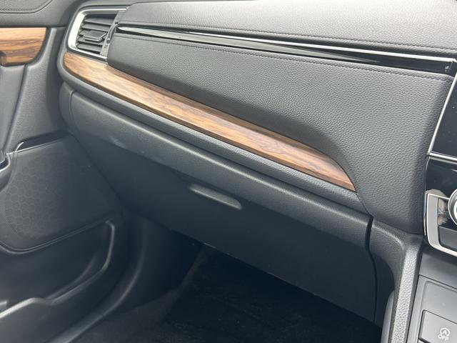ＣＲ－Ｖ ＥＸ・マスターピース　純正ナビ　ＥＴＣ２．０　ドラレコ　ガラスルーフ　ブラインドスポットインフォメーション　電動シート　記録簿　禁煙車　Ｓルーフ　ワンオーナー車　セキュリティーアラーム　ターボ　ＤＶＤ再生可　フルセグテレビ（79枚目）