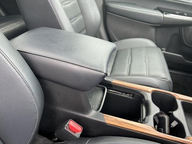 ＣＲ－Ｖ ＥＸ・マスターピース　純正ナビ　ＥＴＣ２．０　ドラレコ　ガラスルーフ　ブラインドスポットインフォメーション　電動シート　記録簿　禁煙車　Ｓルーフ　ワンオーナー車　セキュリティーアラーム　ターボ　ＤＶＤ再生可　フルセグテレビ（80枚目）