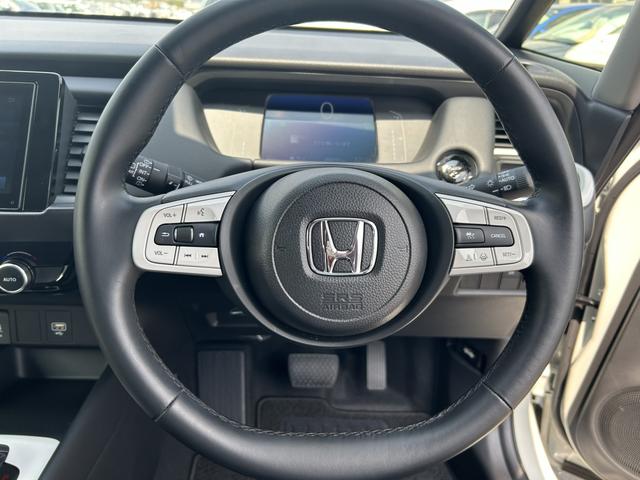 フィット ｅ：ＨＥＶホーム　試乗車アップ　純正ディスプレイオーディオ　ドラレコ　ＬＥＤ　ワンオーナー　禁煙車　コーナーソナー　１オーナー車　記録簿　サイドカーテンエアバック　Ｂカメ　ＷＳＲＳ　スマートキープッシュスタート　ＶＳＡ（10枚目）