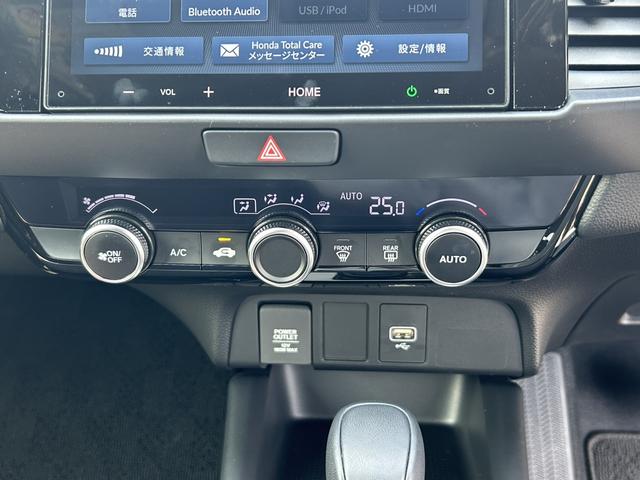 フィット ｅ：ＨＥＶホーム　試乗車アップ　純正ディスプレイオーディオ　ドラレコ　ＬＥＤ　ワンオーナー　禁煙車　コーナーソナー　１オーナー車　記録簿　サイドカーテンエアバック　Ｂカメ　ＷＳＲＳ　スマートキープッシュスタート　ＶＳＡ（14枚目）