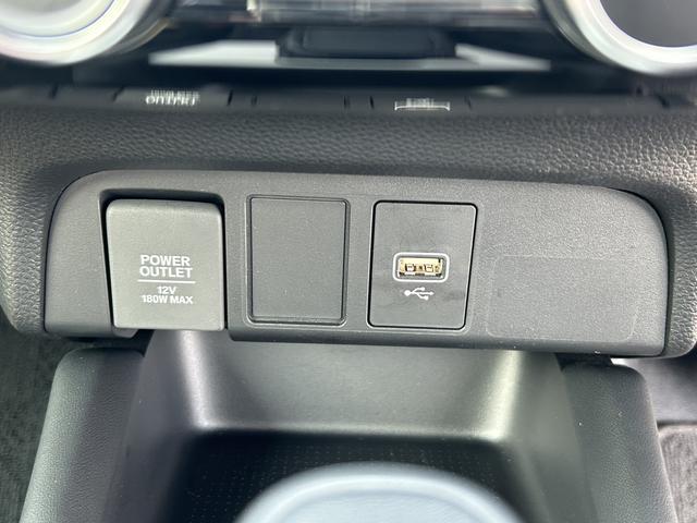 フィット ｅ：ＨＥＶホーム　試乗車アップ　純正ディスプレイオーディオ　ドラレコ　ＬＥＤ　ワンオーナー　禁煙車　コーナーソナー　１オーナー車　記録簿　サイドカーテンエアバック　Ｂカメ　ＷＳＲＳ　スマートキープッシュスタート　ＶＳＡ（16枚目）