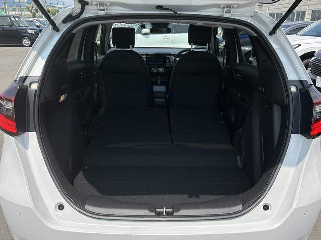 フィット ｅ：ＨＥＶホーム　試乗車アップ　純正ディスプレイオーディオ　ドラレコ　ＬＥＤ　ワンオーナー　禁煙車　コーナーソナー　１オーナー車　記録簿　サイドカーテンエアバック　Ｂカメ　ＷＳＲＳ　スマートキープッシュスタート　ＶＳＡ（28枚目）