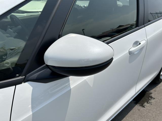 フィット ｅ：ＨＥＶホーム　試乗車アップ　純正ディスプレイオーディオ　ドラレコ　ＬＥＤ　ワンオーナー　禁煙車　コーナーソナー　１オーナー車　記録簿　サイドカーテンエアバック　Ｂカメ　ＷＳＲＳ　スマートキープッシュスタート　ＶＳＡ（42枚目）