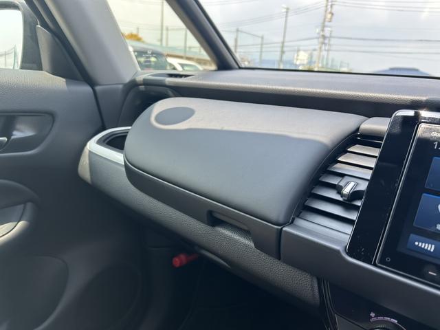 フィット ｅ：ＨＥＶホーム　試乗車アップ　純正ディスプレイオーディオ　ドラレコ　ＬＥＤ　ワンオーナー　禁煙車　コーナーソナー　１オーナー車　記録簿　サイドカーテンエアバック　Ｂカメ　ＷＳＲＳ　スマートキープッシュスタート　ＶＳＡ（57枚目）