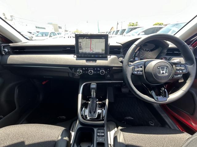 ヴェゼル ｅ：ＨＥＶＺ　純正ナビ　ＥＴＣ　前後ドラレコ　ＬＥＤ　アルミホイール　ホンダセンシング　スマートキープッシュスタート　１オ－ナ－　サイドＳＲＳ　Ｂカメ　両席エアバック　クルーズＣ　パワーウィンドウ　禁煙　ＡＡＣ（11枚目）
