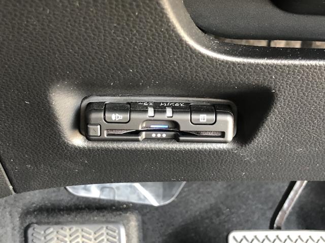 フィット ｅ：ＨＥＶクロスター　純正ナビ　ＥＴＣ　前後ドラレコ　ＬＥＤ　アルミホイール　ワンオーナー　禁煙車　ＣＭＢＳ　横滑り防止機能　整備記録簿　ドラレコ付き　ＵＳＢ入力　パワステ　パワーウィンド　地デジＴＶ　サイドエアバッグ（8枚目）