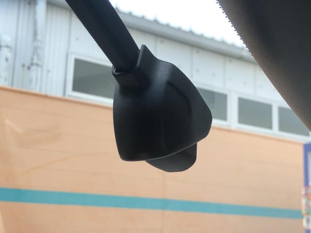 フィット ｅ：ＨＥＶクロスター　純正ナビ　ＥＴＣ　前後ドラレコ　ＬＥＤ　アルミホイール　ワンオーナー　禁煙車　ＣＭＢＳ　横滑り防止機能　整備記録簿　ドラレコ付き　ＵＳＢ入力　パワステ　パワーウィンド　地デジＴＶ　サイドエアバッグ（9枚目）