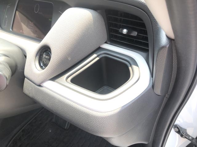 フィット ｅ：ＨＥＶクロスター　純正ナビ　ＥＴＣ　前後ドラレコ　ＬＥＤ　アルミホイール　ワンオーナー　禁煙車　ＣＭＢＳ　横滑り防止機能　整備記録簿　ドラレコ付き　ＵＳＢ入力　パワステ　パワーウィンド　地デジＴＶ　サイドエアバッグ（19枚目）