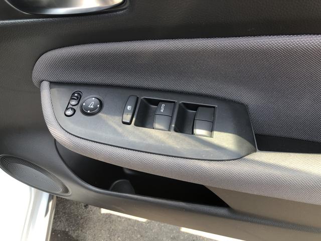 フィット ｅ：ＨＥＶクロスター　純正ナビ　ＥＴＣ　前後ドラレコ　ＬＥＤ　アルミホイール　ワンオーナー　禁煙車　ＣＭＢＳ　横滑り防止機能　整備記録簿　ドラレコ付き　ＵＳＢ入力　パワステ　パワーウィンド　地デジＴＶ　サイドエアバッグ（63枚目）