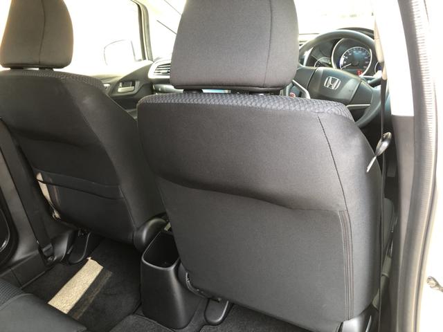 フィット １３Ｇ・Ｆ　ＣＤプレイヤー　ワンオーナー　禁煙車　スマートキー　記録簿　キーフリーシステム　両席エアバック　横滑り防止装置付　ＡＢＳ　スマートキ－　運転席エアバッグ　ＡＵＴＯエアコン　パワーウィンドー　パワステ（18枚目）