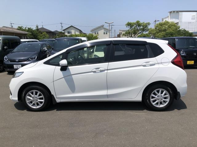 フィット １３Ｇ・Ｆ　ＣＤプレイヤー　ワンオーナー　禁煙車　スマートキー　記録簿　キーフリーシステム　両席エアバック　横滑り防止装置付　ＡＢＳ　スマートキ－　運転席エアバッグ　ＡＵＴＯエアコン　パワーウィンドー　パワステ（32枚目）
