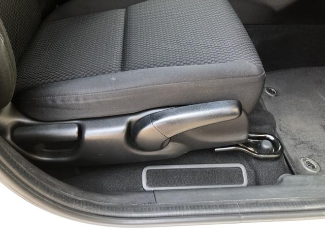 フィット １３Ｇ・Ｆ　ＣＤプレイヤー　ワンオーナー　禁煙車　スマートキー　記録簿　キーフリーシステム　両席エアバック　横滑り防止装置付　ＡＢＳ　スマートキ－　運転席エアバッグ　ＡＵＴＯエアコン　パワーウィンドー　パワステ（42枚目）