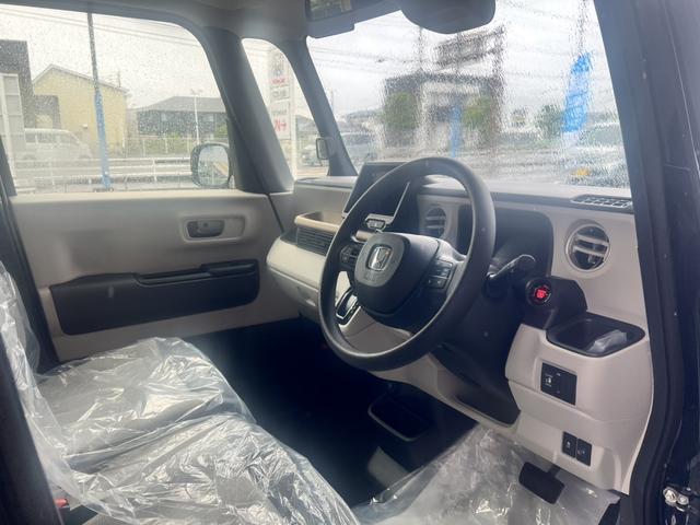 Ｎ－ＢＯＸ ベースグレード　届出済未使用車　片側電動ドア　ＬＥＤ　シートヒーター　軽減ブレーキ　イモビ　スマートキ　サイドエアバック　キーフリーシステム　パワーウインドウ　ＥＳＣ　エアコン　ベンチシート　Ｗエアバック　ＡＢＳ（4枚目）