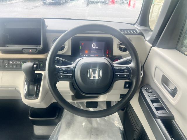 Ｎ－ＢＯＸ ベースグレード　届出済未使用車　片側電動ドア　ＬＥＤ　シートヒーター　軽減ブレーキ　イモビ　スマートキ　サイドエアバック　キーフリーシステム　パワーウインドウ　ＥＳＣ　エアコン　ベンチシート　Ｗエアバック　ＡＢＳ（5枚目）