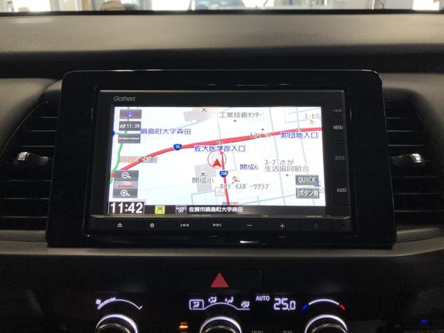 フィット ｅ：ＨＥＶホーム　純正ナビ　ＥＴＣ　前後ドラレコ　ＬＥＤ　ワンオーナー　禁煙車　前後ブレーキサポート　盗難防止　クリアランスソナー　ＥＣＯモード　１オーナー　バックガイドモニター　スマートキー　オートクルーズ　記録簿付（5枚目）