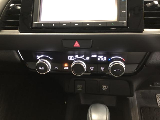 フィット ｅ：ＨＥＶホーム　純正ナビ　ＥＴＣ　前後ドラレコ　ＬＥＤ　ワンオーナー　禁煙車　前後ブレーキサポート　盗難防止　クリアランスソナー　ＥＣＯモード　１オーナー　バックガイドモニター　スマートキー　オートクルーズ　記録簿付（17枚目）