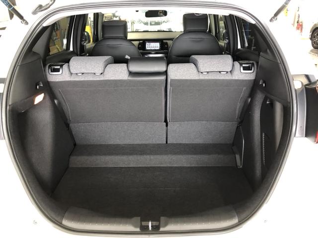 フィット ｅ：ＨＥＶホーム　純正ナビ　ＥＴＣ　前後ドラレコ　ＬＥＤ　ワンオーナー　禁煙車　前後ブレーキサポート　盗難防止　クリアランスソナー　ＥＣＯモード　１オーナー　バックガイドモニター　スマートキー　オートクルーズ　記録簿付（29枚目）