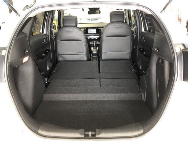 フィット ｅ：ＨＥＶホーム　純正ナビ　ＥＴＣ　前後ドラレコ　ＬＥＤ　ワンオーナー　禁煙車　前後ブレーキサポート　盗難防止　クリアランスソナー　ＥＣＯモード　１オーナー　バックガイドモニター　スマートキー　オートクルーズ　記録簿付（30枚目）