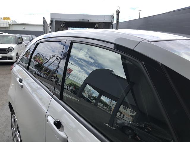 フィット ｅ：ＨＥＶホーム　純正ナビ　ＥＴＣ　前後ドラレコ　ＬＥＤ　ワンオーナー　禁煙車　前後ブレーキサポート　盗難防止　クリアランスソナー　ＥＣＯモード　１オーナー　バックガイドモニター　スマートキー　オートクルーズ　記録簿付（42枚目）