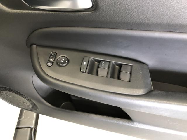 フィット ｅ：ＨＥＶホーム　純正ナビ　ＥＴＣ　前後ドラレコ　ＬＥＤ　ワンオーナー　禁煙車　前後ブレーキサポート　盗難防止　クリアランスソナー　ＥＣＯモード　１オーナー　バックガイドモニター　スマートキー　オートクルーズ　記録簿付（59枚目）