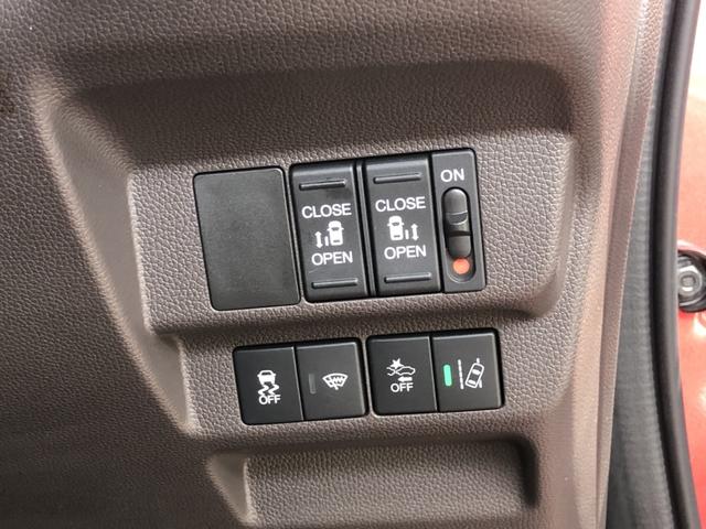 フリード Ｇ　試乗車アップ　純正ナビ　両側電動ドア　ＬＥＤ　シートヒーター　Ａクルーズ　記録簿　３列シート　パワーウインドウ　地デジ　Ｒカメラ　イモビ　禁煙　ＶＳＡ　ＵＳＢ　エアコン　エアバッグ　スマートキー（12枚目）