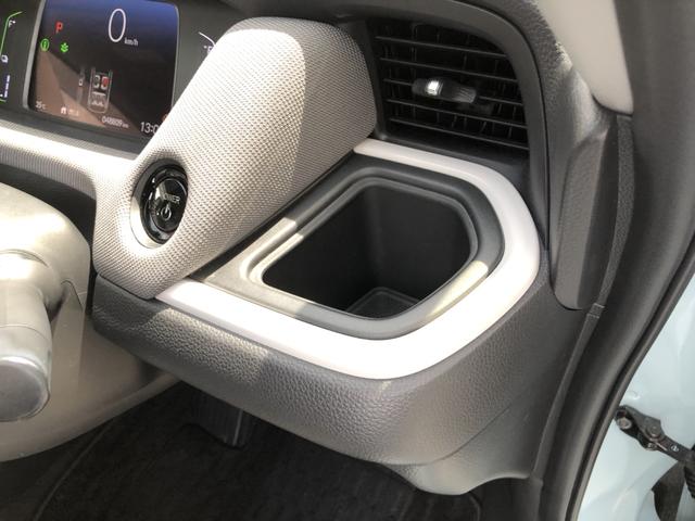 フィット ｅ：ＨＥＶクロスター　純正ナビ　前後ドラレコ　ＥＴＣ　クルーズコントロール　アルミホイール　ワンオーナー　禁煙車　衝突回避システム　１オーナー　フルオートエアコン　整備記録簿　前後センサー　ＬＥＤランプ　エアバッグ　地デジ（16枚目）