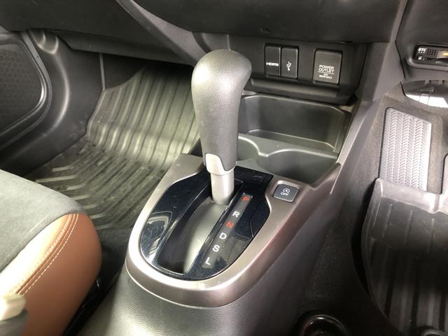 フィット １３Ｇ・Ｆコンフォートエディション　純正ナビ　ＥＴＣ　ＬＥＤ　ワンオーナー　禁煙車　記録簿　エアコン　リヤカメラ　横滑防止装置　衝突軽減　パワーウィンドウ　スマートキー　ＤＶＤ再生　ＡＢＳ　クルーズコントロール　Ｉストップ　ＵＳＢ（15枚目）